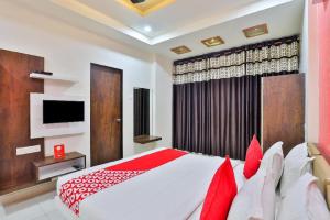 Hotel Bansidhar-Somnath客房内的一张或多张床位
