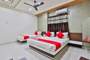 Hotel Bansidhar-Somnath客房内的一张或多张床位