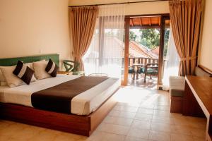 Ein Bett oder Betten in einem Zimmer der Unterkunft New Sunari Lovina Beach Resort