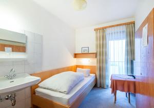 Postel nebo postele na pokoji v ubytování Gästehaus Golker