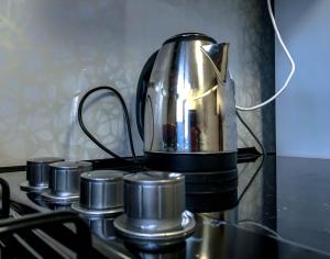Příslušenství pro přípravu čaje a kávy v ubytování Soborna 31