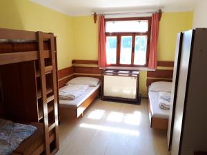 Postel nebo postele na pokoji v ubytování Horská chata U Pekařů
