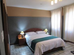 A bed or beds in a room at Las Orquídeas Hotel 3 estrellas