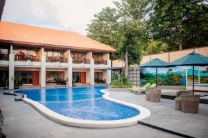 Der Swimmingpool an oder in der Nähe von New Sunari Lovina Beach Resort