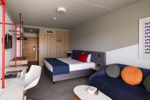 Ένα ή περισσότερα κρεβάτια σε δωμάτιο στο Cavalieri Art Hotel