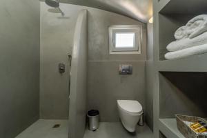 Vannituba majutusasutuses Central Fira Suites