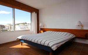 En eller flere senge i et værelse på Hotel Edén