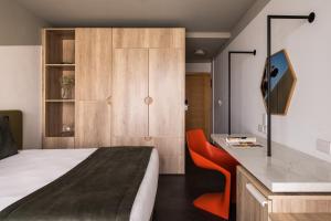 Ένα ή περισσότερα κρεβάτια σε δωμάτιο στο Cavalieri Art Hotel