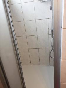 Koupelna v ubytování Familienfreundliches-Ferienhaus-mit-Waldrand-Lage