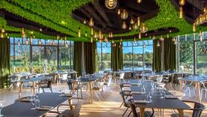 Restaurace v ubytování Mercure Chantilly Resort & Conventions
