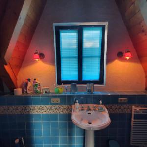 a bathroom with a sink and a window at Die Kleine Auszeit in Wadern