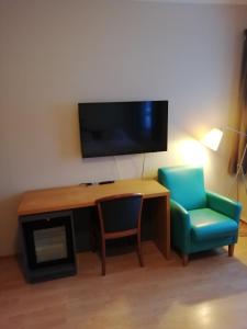 TV a/nebo společenská místnost v ubytování Kirkenes Hotell