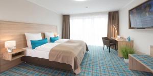 Postel nebo postele na pokoji v ubytování Hotel Schwarzer Adler Jever
