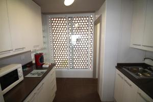 Kuchyňa alebo kuchynka v ubytovaní Apartamento Voramar