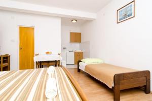 Postel nebo postele na pokoji v ubytování Apartmani Popović