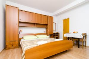 Postel nebo postele na pokoji v ubytování Apartmani Popović