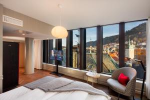 Кровать или кровати в номере Bergen Børs Hotel