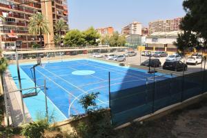Tennis and/or squash facilities at Apartamento El Tridente or nearby