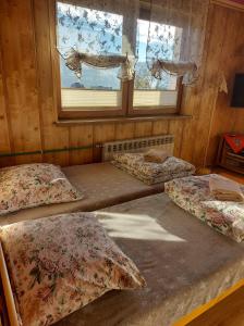 Tempat tidur dalam kamar di Pokoje na Wierchu
