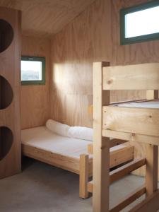 a small cabin with a bunk bed and a ladder at Les Refuges de Mer 