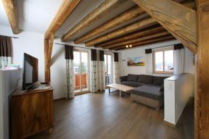 a living room with a couch and a tv at Ferienhaus Schreinerhaus in Viechtach