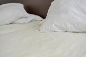 Łóżko lub łóżka w pokoju w obiekcie Apartamento Albatros