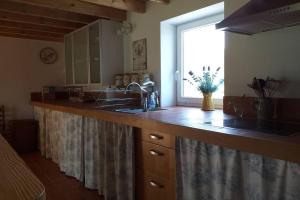 A kitchen or kitchenette at Gite de Miavoye, calme nature chaleur vue tennis