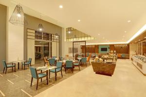 Lemon Tree Hotel, Jhansi的休息区