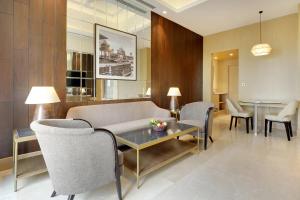 Lemon Tree Hotel, Jhansi的休息区
