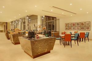 Lemon Tree Hotel, Jhansi的休息区