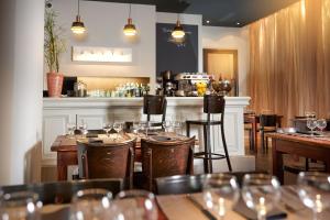 Gallery image of Hotel Les Negociants in Valence
