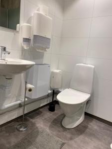Koupelna v ubytování Gamla Televerket B&B + 37 fotografií