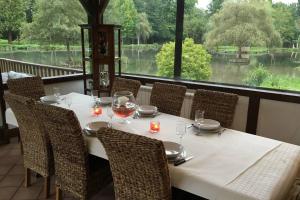 Restoran atau tempat lain untuk makan di Le domaine du Lac