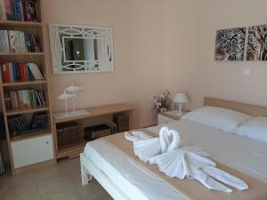 A bed or beds in a room at Estella sorelle 1