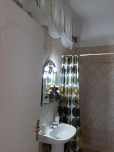 A bathroom at Estella sorelle 1