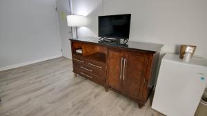 Rideau Oceanfront Motel的厨房或小厨房
