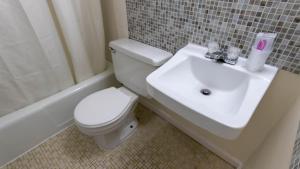 Rideau Oceanfront Motel的一间浴室