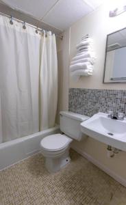 Rideau Oceanfront Motel的一间浴室