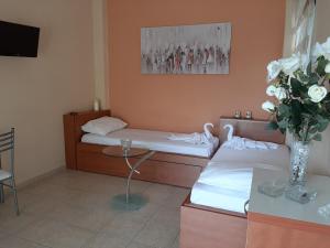 A bed or beds in a room at Estella sorelle 1