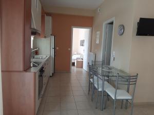 A kitchen or kitchenette at Estella sorelle 1
