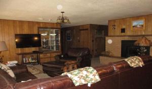 Μια τηλεόραση ή/και κέντρο ψυχαγωγίας στο Rainbow Riverhouse