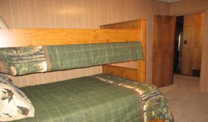 Ένα ή περισσότερα κρεβάτια σε δωμάτιο στο Rainbow Riverhouse