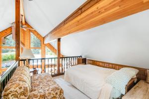 a bedroom with a bed and a balcony at Kendall Place in Snoqualmie Pass