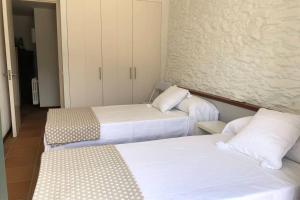 Posteľ alebo postele v izbe v ubytovaní ROQUES - Casa en primera línea de mar en CADAQUÉS