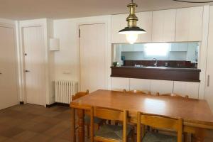 Kuchyňa alebo kuchynka v ubytovaní ROQUES - Casa en primera línea de mar en CADAQUÉS