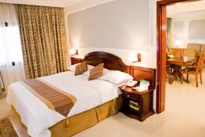 Letto o letti in una camera di Hotel Muscat Holiday