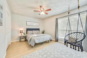 Ένα ή περισσότερα κρεβάτια σε δωμάτιο στο The Dallas Vibe and Free Arboretum Tickets +16 φωτογραφίες