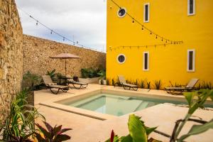 Bazén v ubytování Hotel Boutique SAYAB nebo v jeho okolí