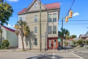 Gallery image of Contemporary Home in Perfect Location - 207 B St Philip Street in Charleston