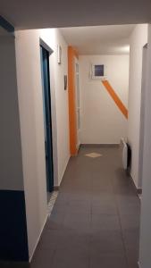 Fotografie z fotogalerie ubytování Pause Appart 40 m2 avec cour privative - Spacieux & Confortable v destinaci Saint-Ambroix